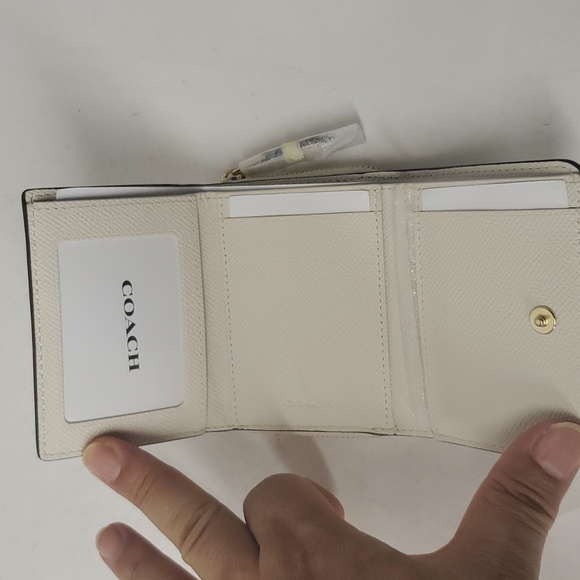 Coach 37968 Leather Small Trifold Wallet Gold/Chalk (Firm Price) - Picture 8 of 16